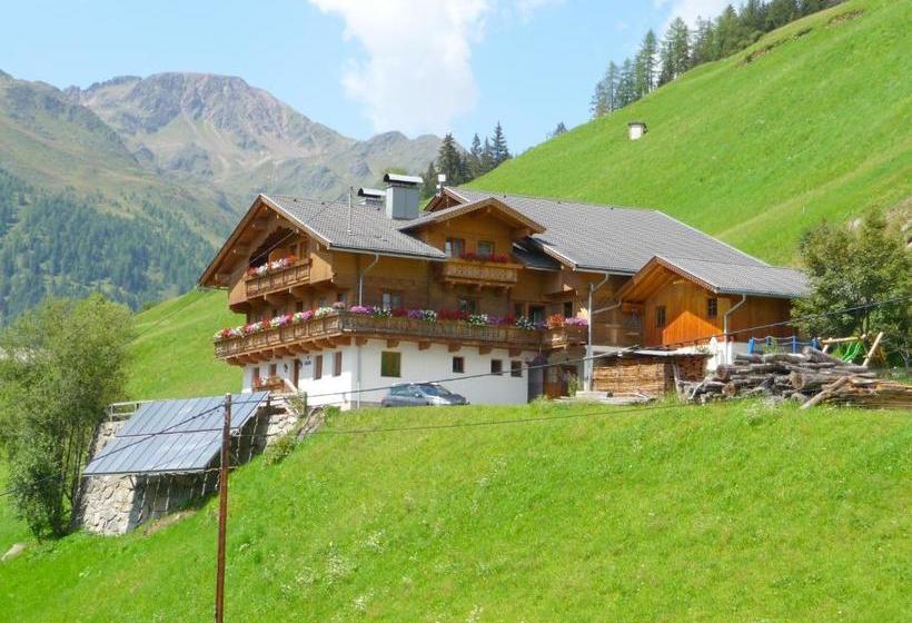 Отель Ferienwohnungen & Almhütten Gutwenger