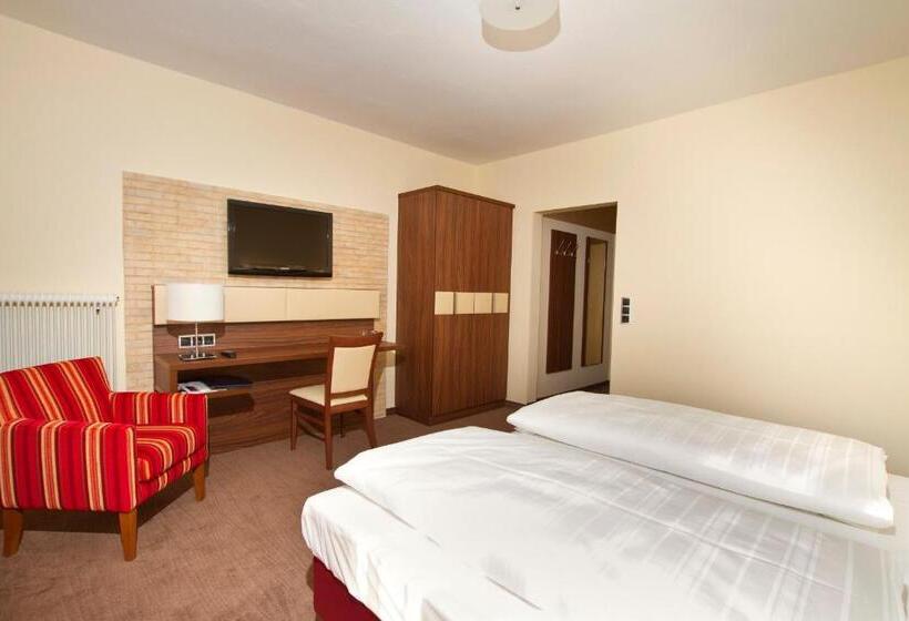 هتل Schönis Land