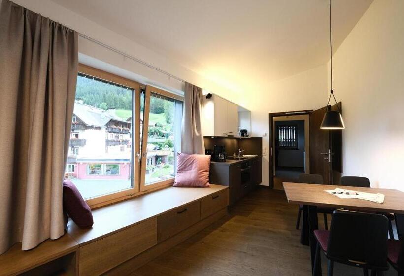 Seehotel & Seeapartments Kärntnerhof  Direkt Am See!