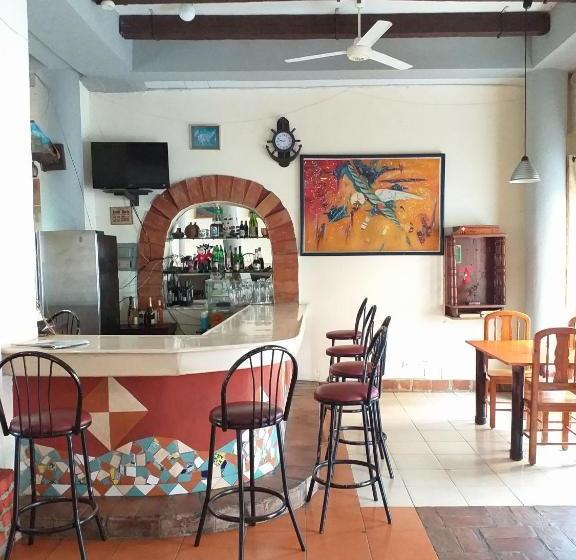 Aparthotel Condo-parque & Venus Bar