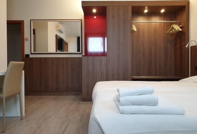 هتل Albergo Delle Alpi