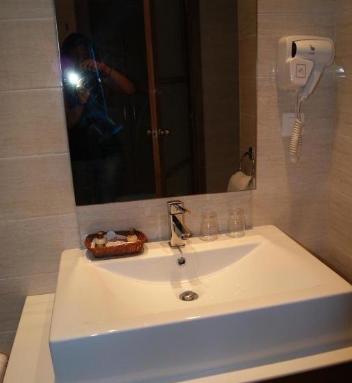 Отель Courtonne