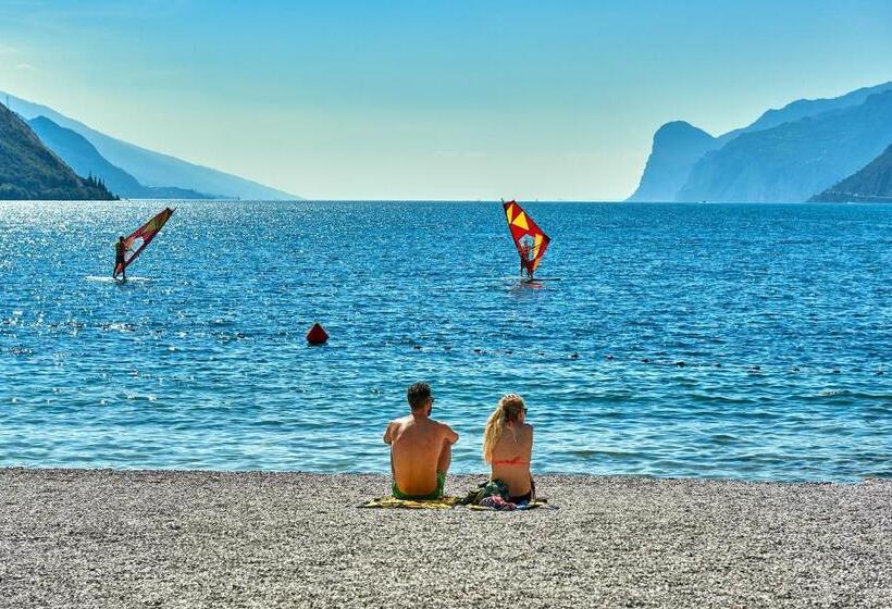 هتل Lido Blu  Surf & Bike