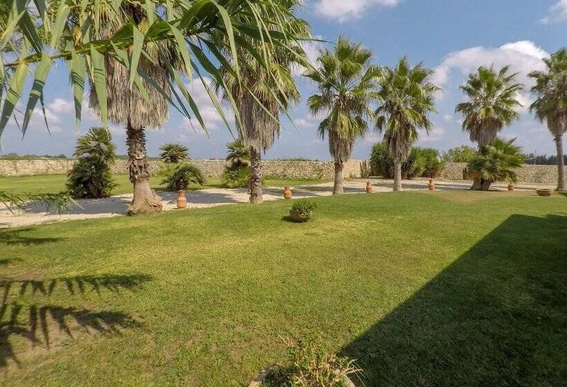 هتل Masseria & Spa Luciagiovanni