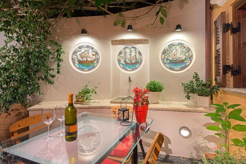 هتل Rodos Niohori Elite Suites Boutique