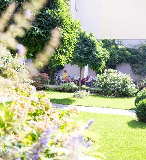 בית מלון כפרי Stadthaus