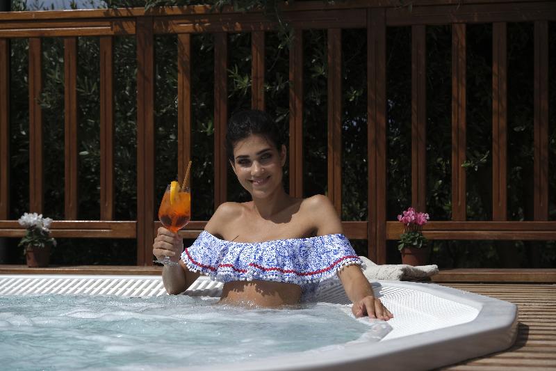 هتل Torre Del Porticciolo Camping  Village  Gampling