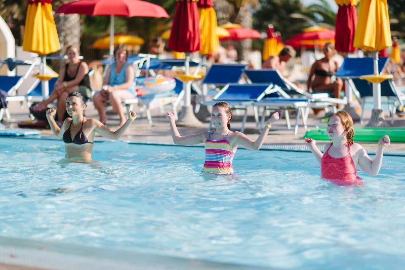 هتل Torre Del Porticciolo Camping  Village  Gampling