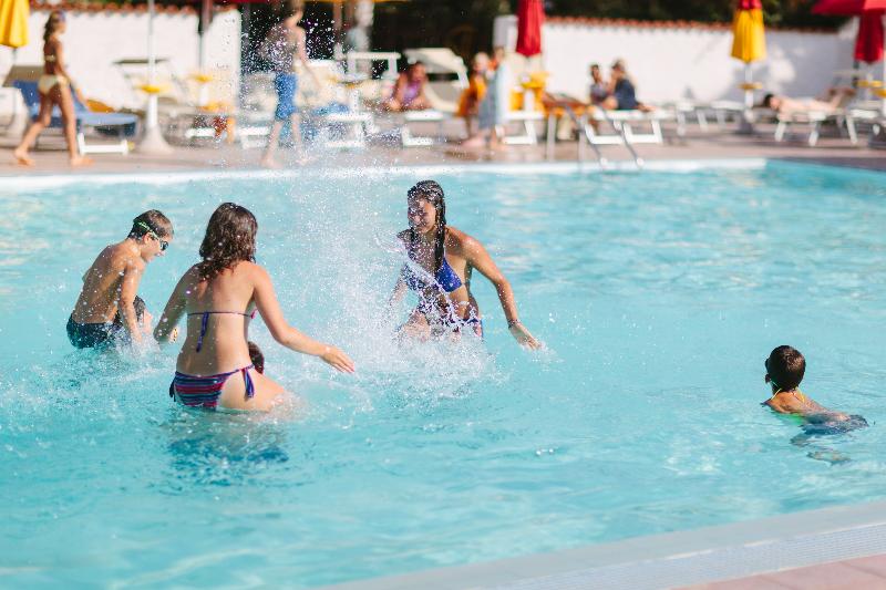 هتل Torre Del Porticciolo Camping  Village  Gampling