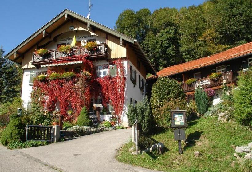 تختخواب و صبحانه Pension Schwarzenbach