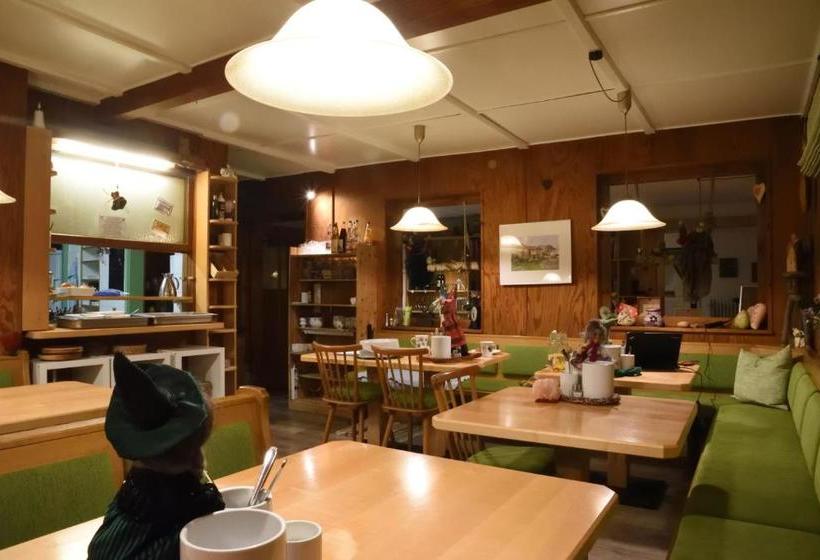 تختخواب و صبحانه Pension Schwarzenbach