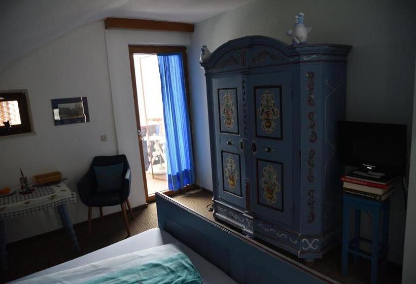 تختخواب و صبحانه Pension Schwarzenbach