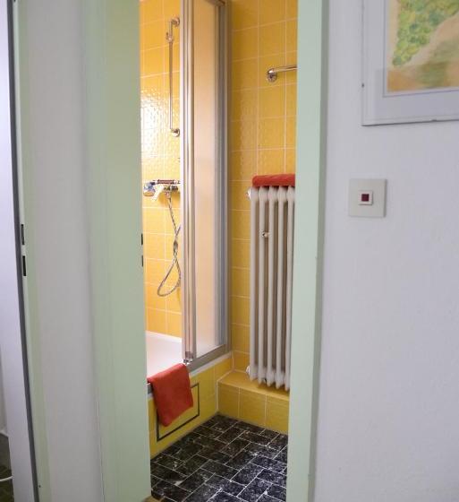 تختخواب و صبحانه Pension Schwarzenbach
