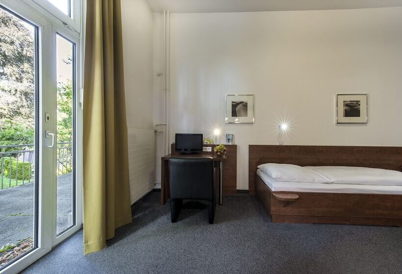 هتل Cjd Bonn Castell