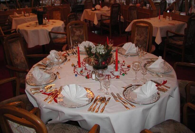 هتل Hahnenkleer Hof