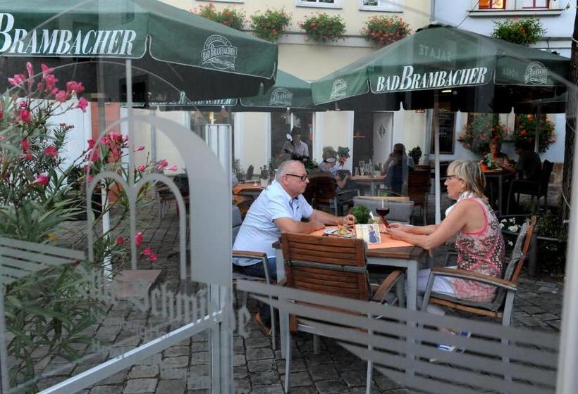 هتل Zur Alten Schmiede