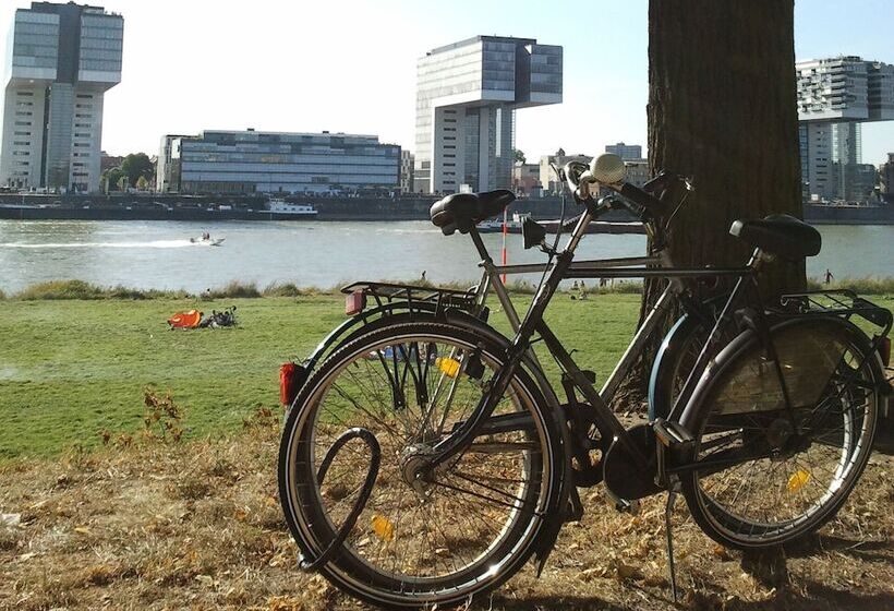 تختخواب و صبحانه Pension Am Helenenwall