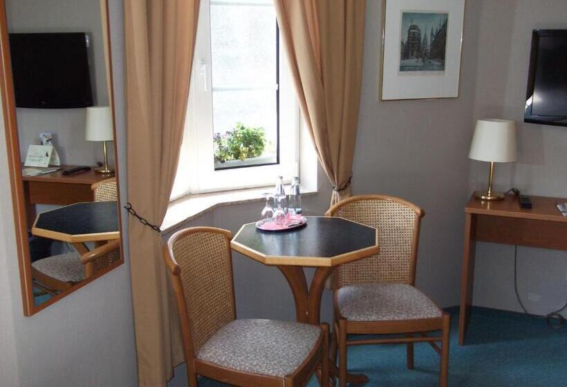 تختخواب و صبحانه Pension & Café Am Krähenberg