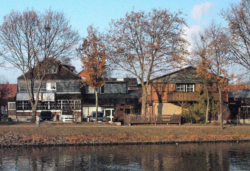 هتل Alter Dorfkrug Am Kanal