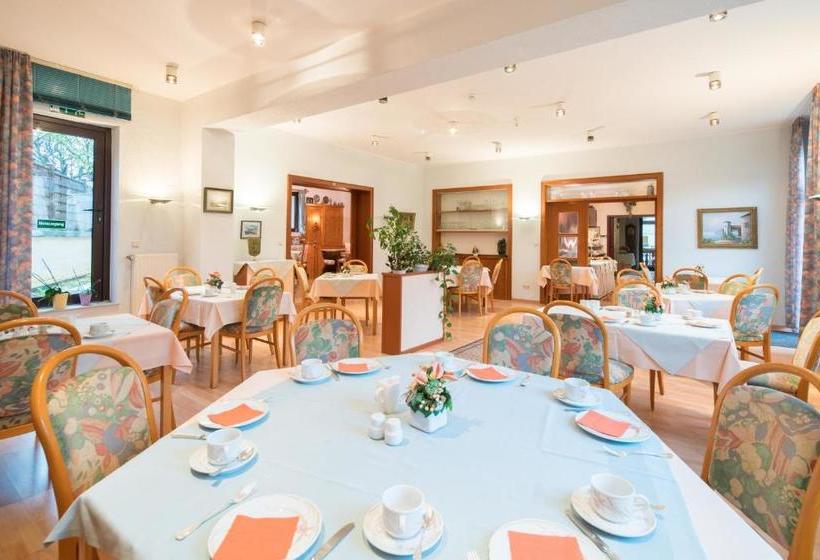 ホテル Barbarossa Garni Bei Hanau