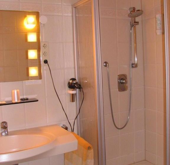 ホテル Barbarossa Garni Bei Hanau