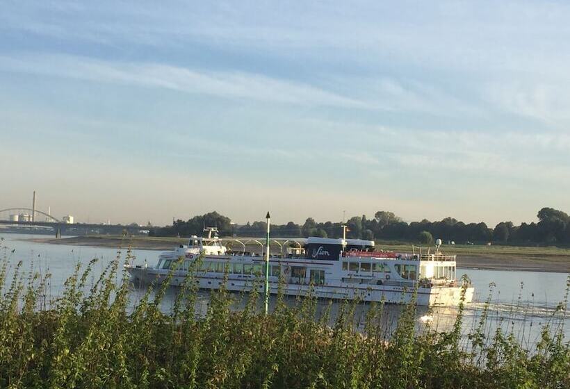 호텔 Kolossos Düsseldorf   Neuss