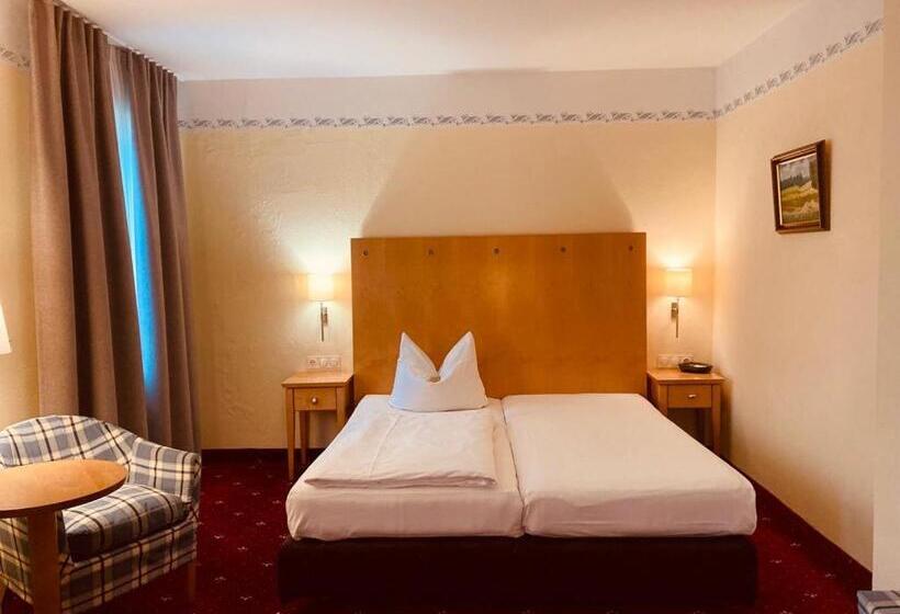 Отель Rosenheimer Hof