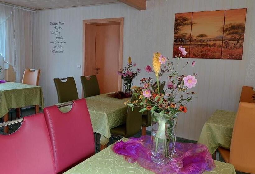 تختخواب و صبحانه Pension Haus Germania