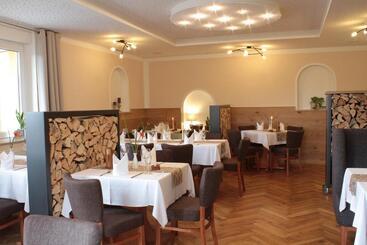 هتل Restaurant Zwergschlösschen