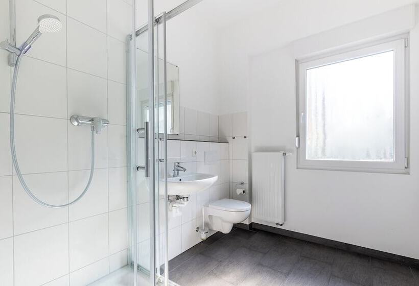 SMARTY Airport Cologne Hotel - KONTAKTLOSER SELF CHECK-IN