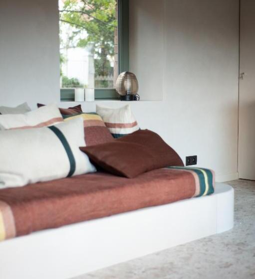 تختخواب و صبحانه B Guest Sleep & Retreat