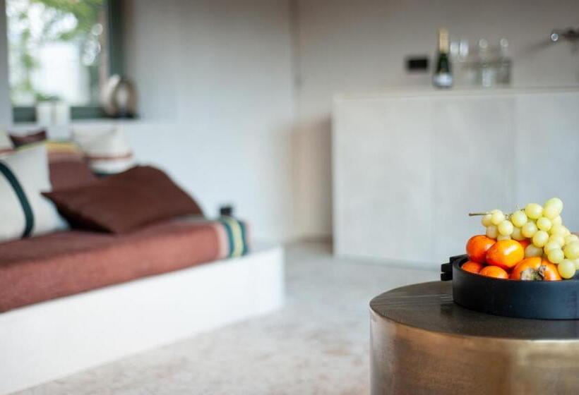 تختخواب و صبحانه B Guest Sleep & Retreat