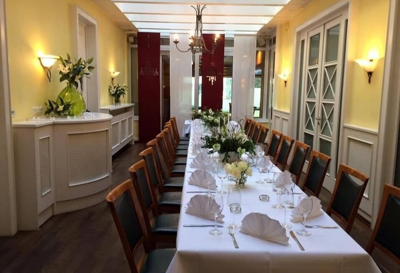 Отель Restaurant Amadeus
