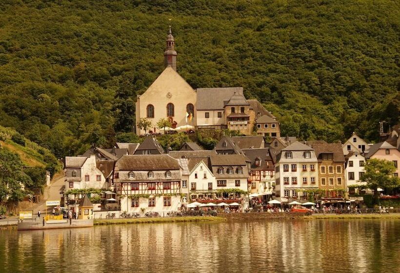 Winzerhotel   Restaurant Zum Moselstrand