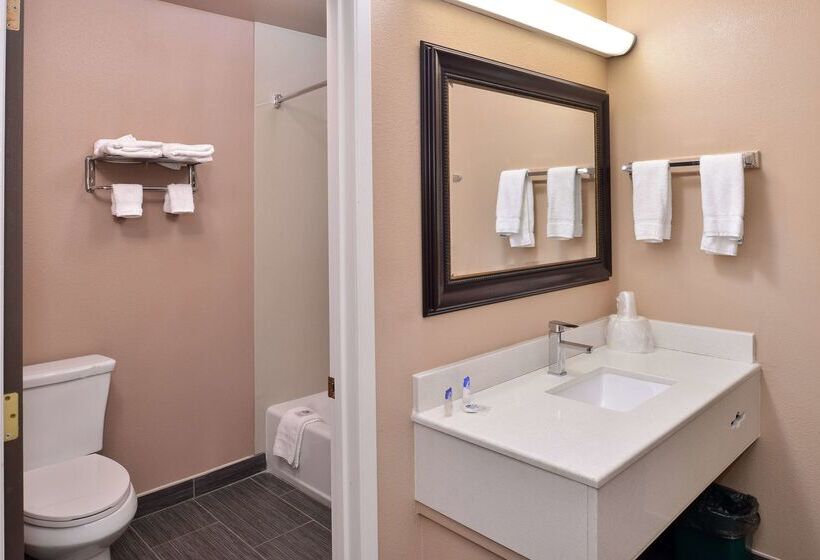 هتل Americas Best Value Inn & Suites Madera