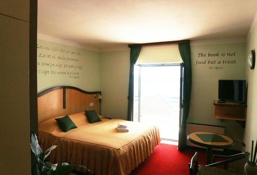 هتل Bavaria - First Library