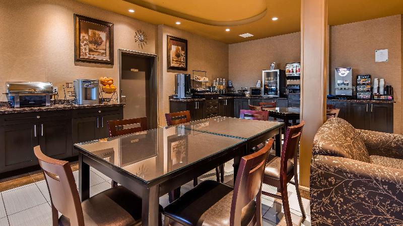 هتل Best Western Plus Estevan Inn & Suites