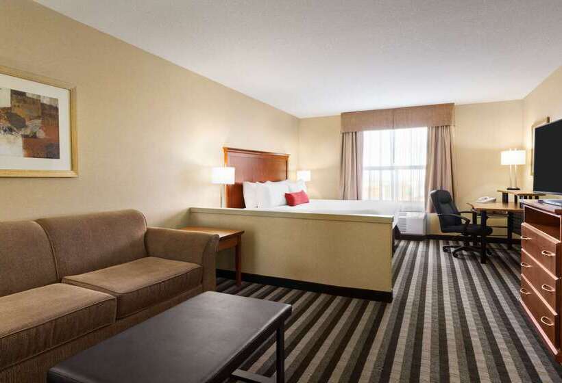 בית מלון כפרי Days Inn & Suites By Wyndham Edmonton Airport