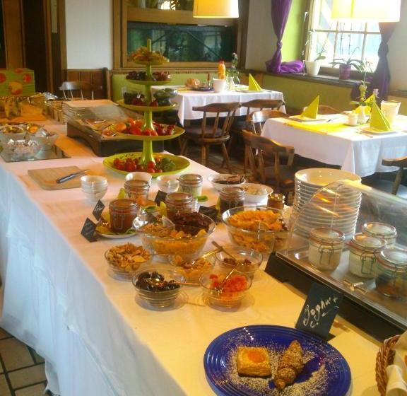 ホテル Frühstückspension Pfandlwirt