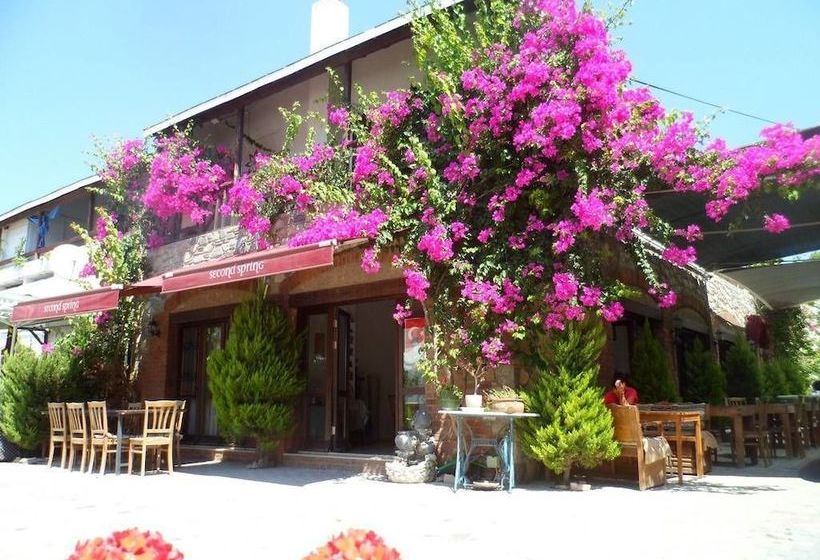 فندق Second Spring