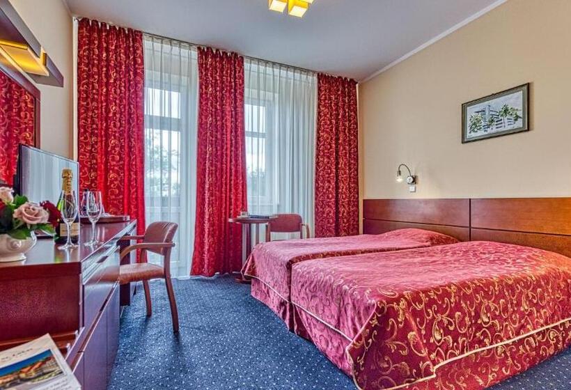 هتل St Lukas Medical & Spa