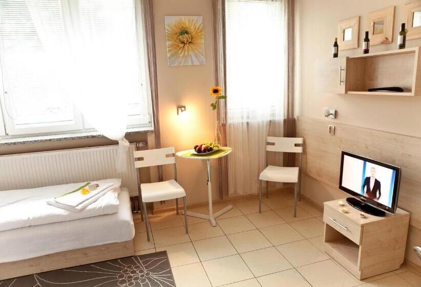ホテル Standard Delegacyjny Bed & Breakfast