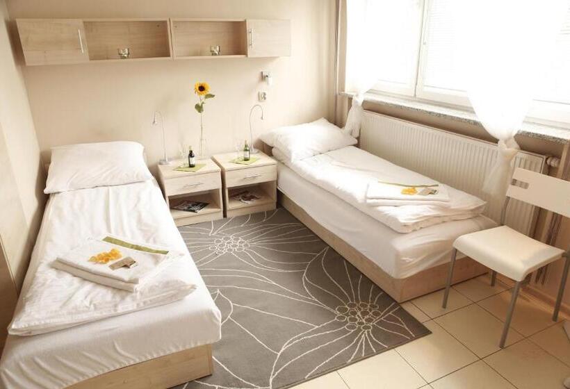 ホテル Standard Delegacyjny Bed & Breakfast