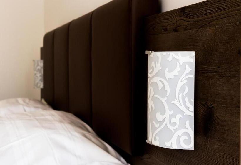 فندق Vinothek Schwarzer Adler