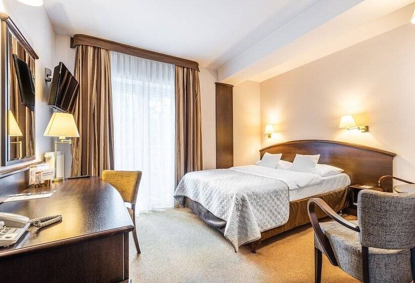 בית מלון כפרי Warszawa Spa & Resort