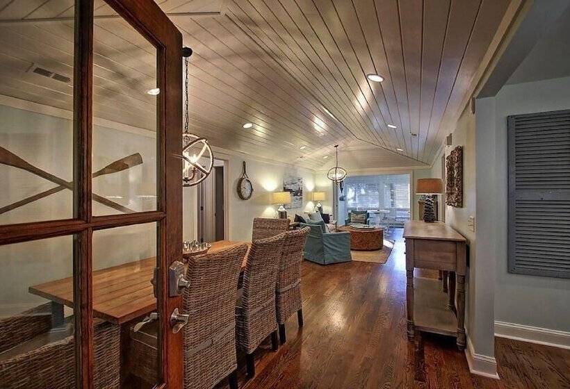 35 Twin Oaks
