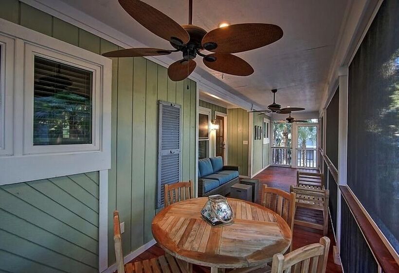 35 Twin Oaks