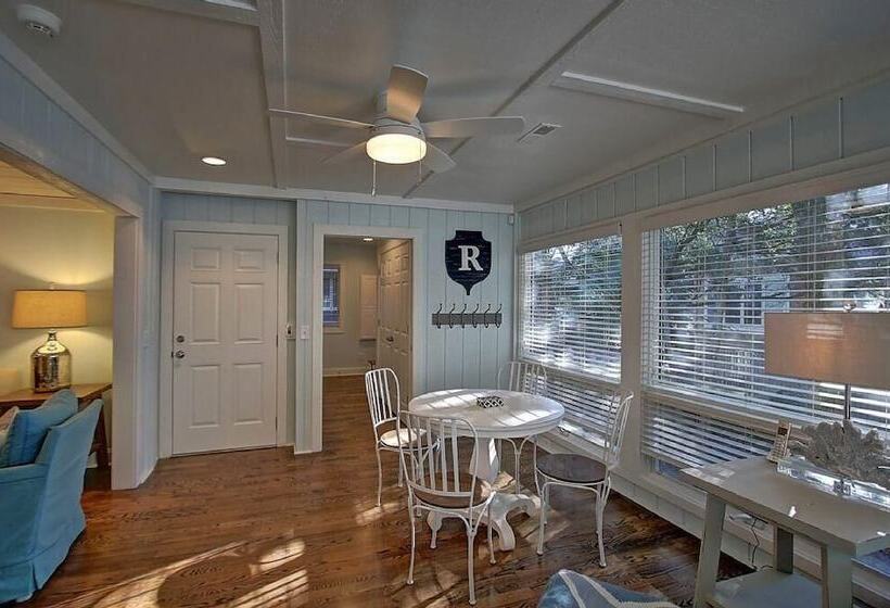 35 Twin Oaks