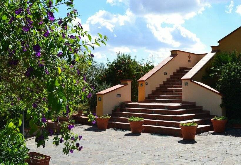 تختخواب و صبحانه B B S Elia Villa Surrounded By Greenery Inside The Historic Dubini Park