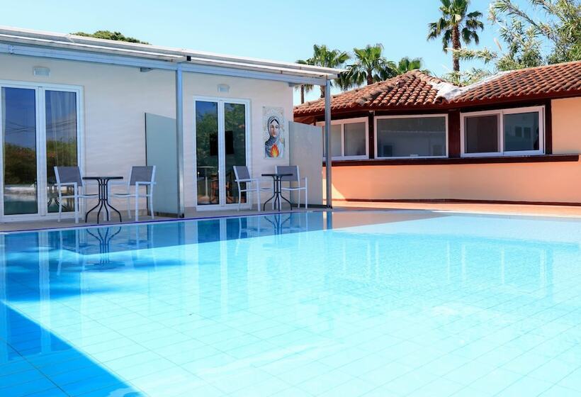 هتل Cavomarina Beach  Adults Only